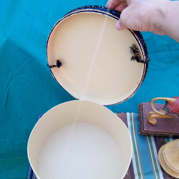 Vintage Lion Carousel Music Boxes - Picture 16 of 16